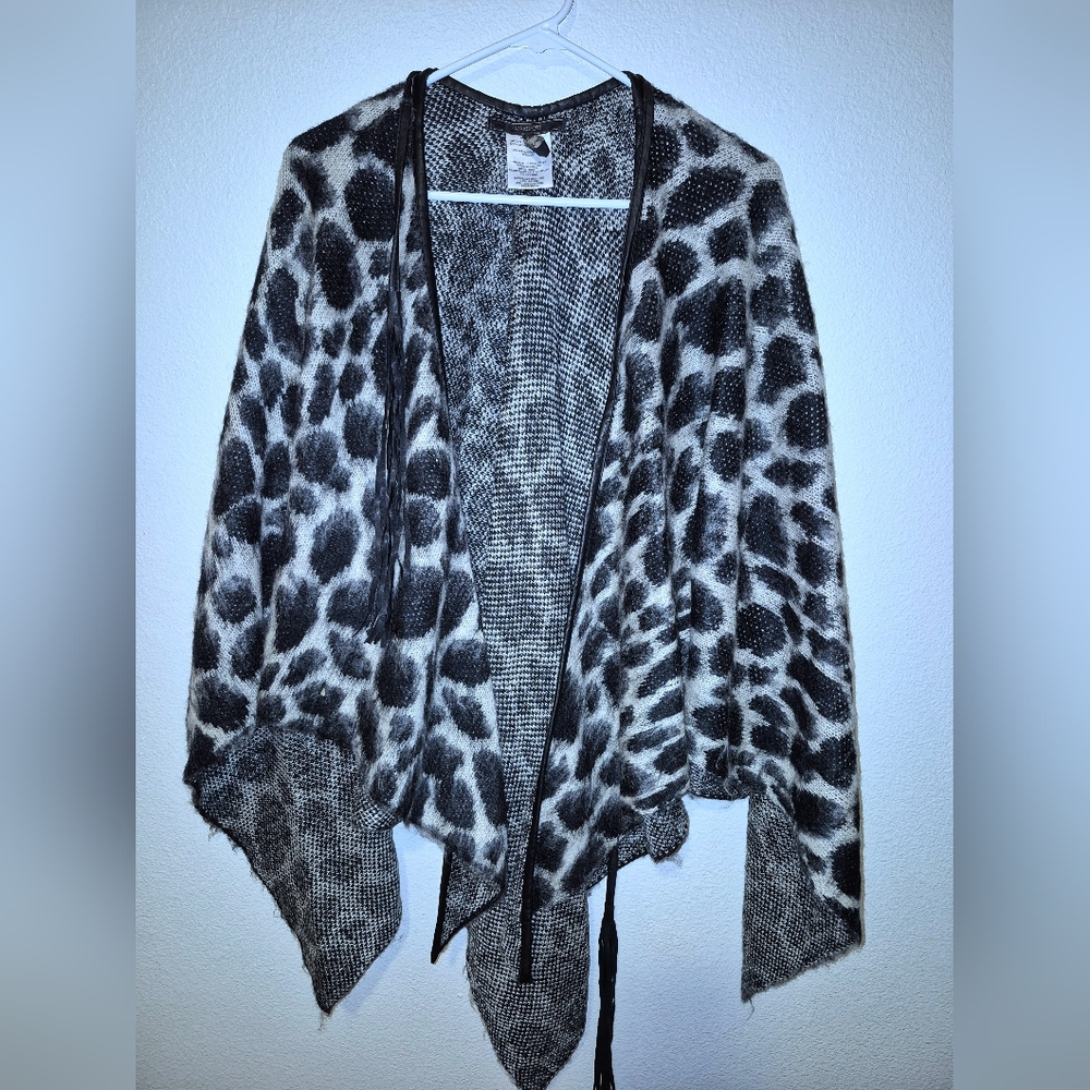 Maxport leopard print cape/shaul wrap size M